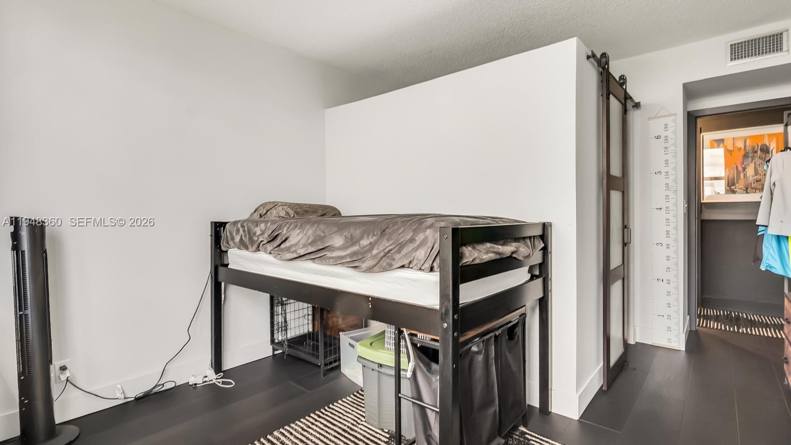 HILLCREST EAST NO 25 COND - Residential