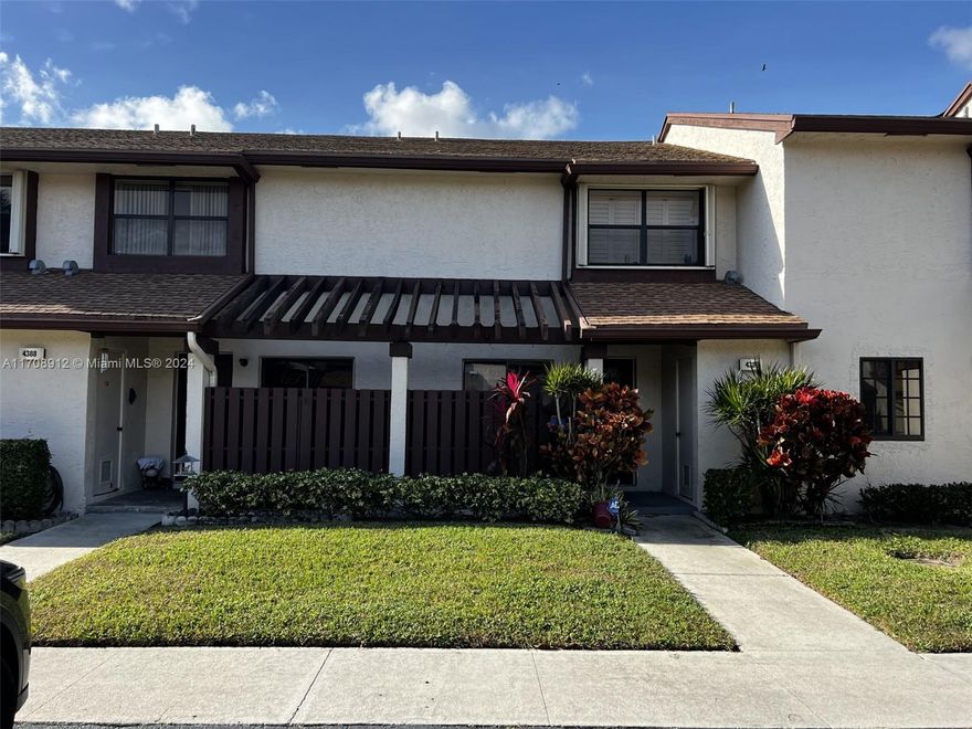 Discover the perfect blend of space and value with this generously sized townhouse, offering exceptional features at an attractive price. Situated in a desirable location, the prestigious Township in Coconut Creek, this masterpiece unit features a relaxing and captivating lake view from the spacious living room. This generously sized townhouse features 2 bedrooms with 2 bathrooms and a half bath on the first floor. Don’t miss out on making this remarkable property your new home. RESORT STYLE AMENITIES: Olympic pool, fitness room, basketball, volleyball, game rooms, clubhouse, theater, etc. 1mile to The Promenade.