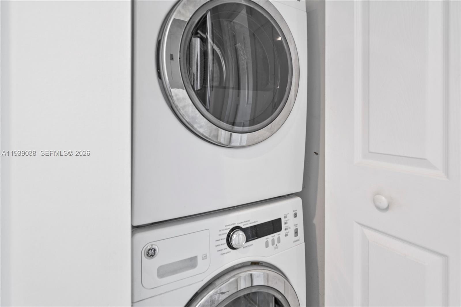 GABLES PARK TOWER - Residential