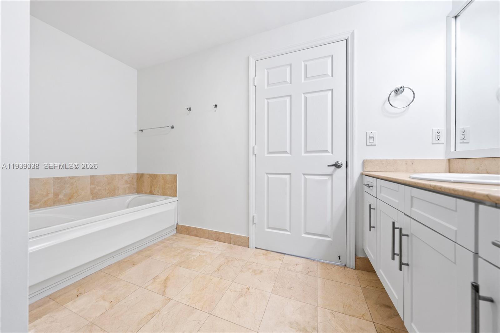 GABLES PARK TOWER - Residential