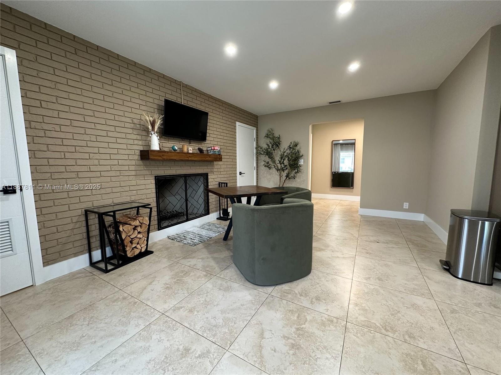 CORAL SPRINGS II - Residential