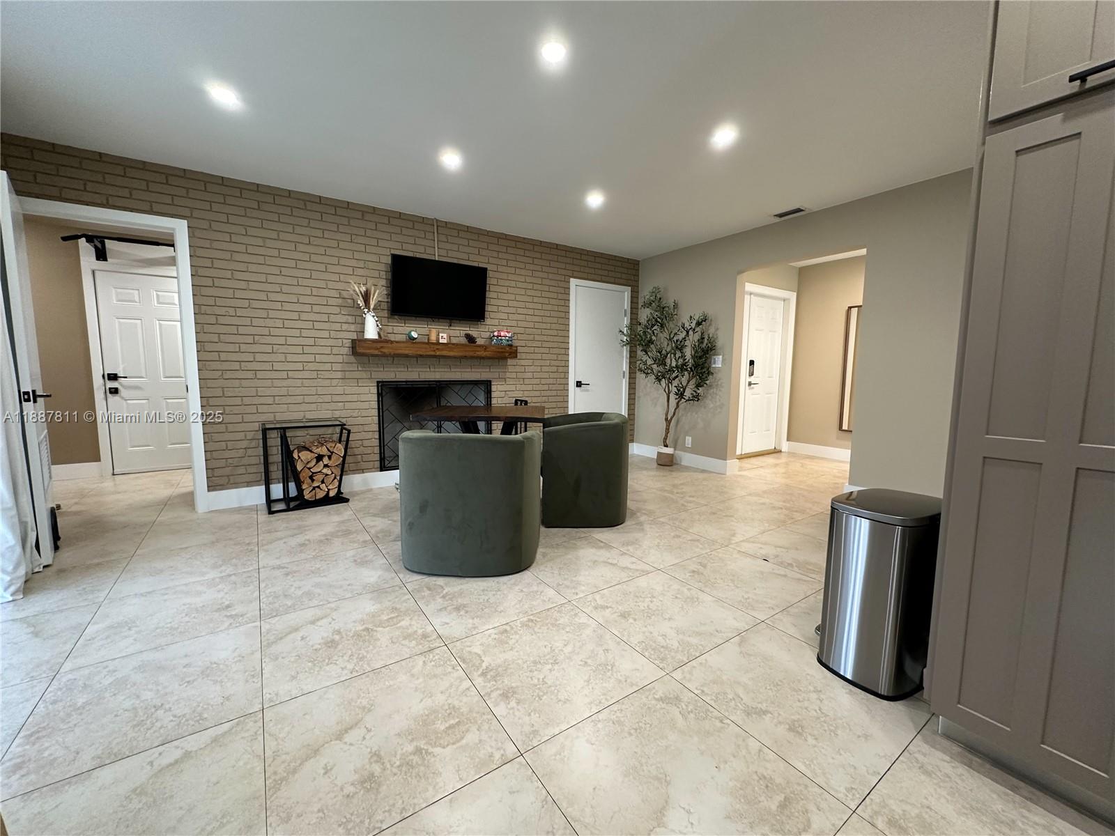 CORAL SPRINGS II - Residential