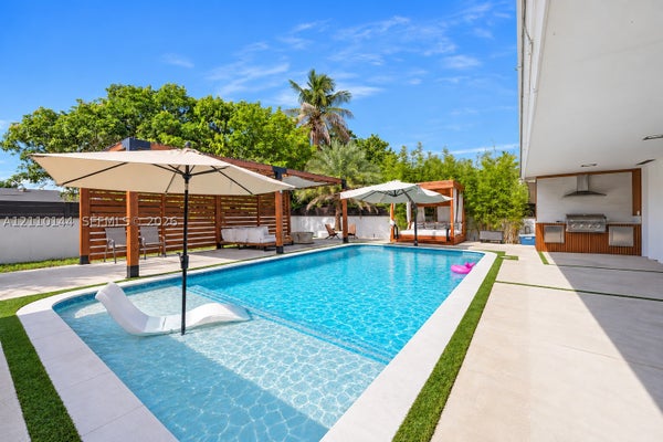 40 NE 163RD ST, MIAMI, FL 33162 - Image 93ff2900fd4bfc640066ff4c8552b5ce/3325951752
