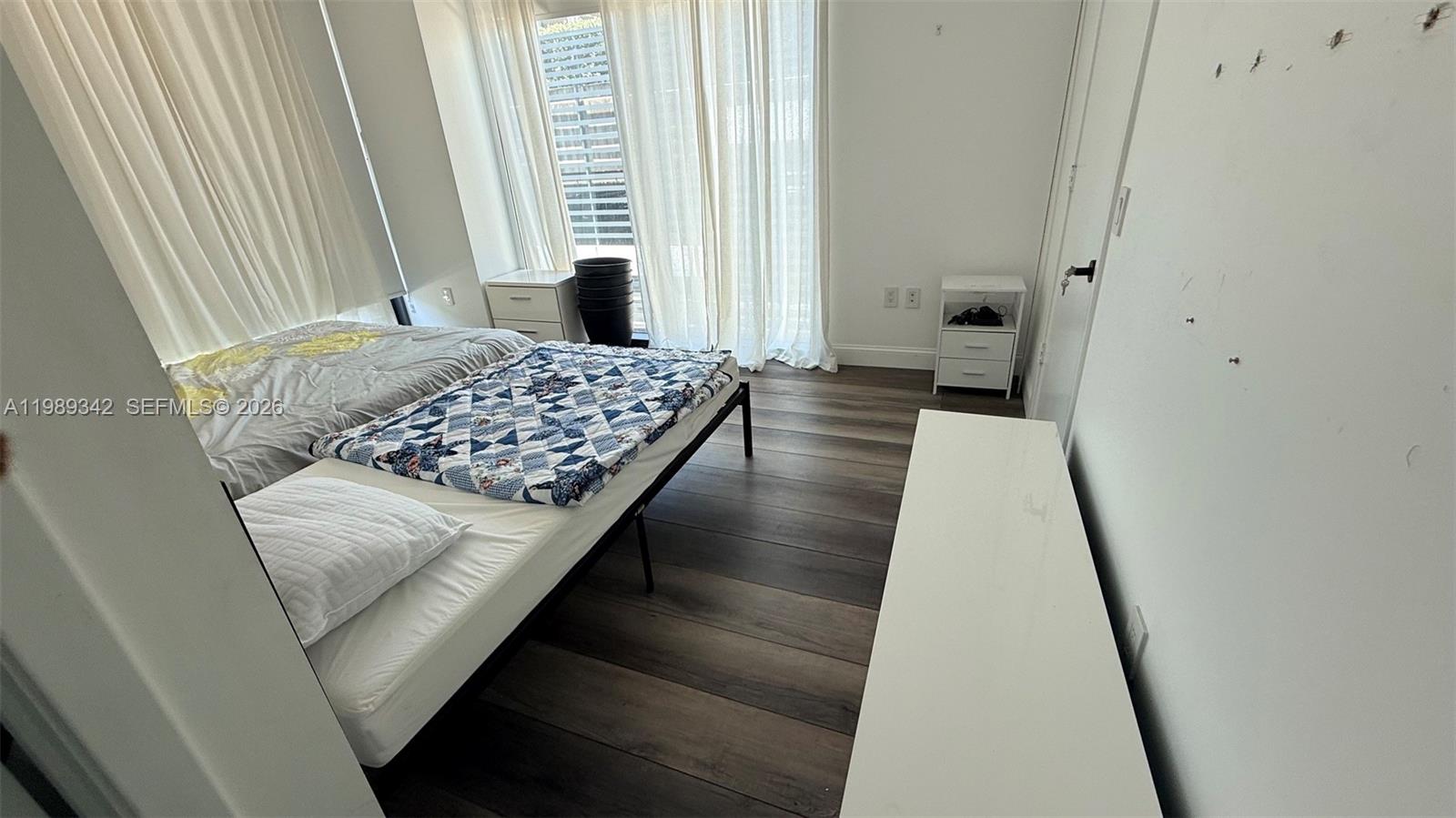ICON BAY CONDO - Residential