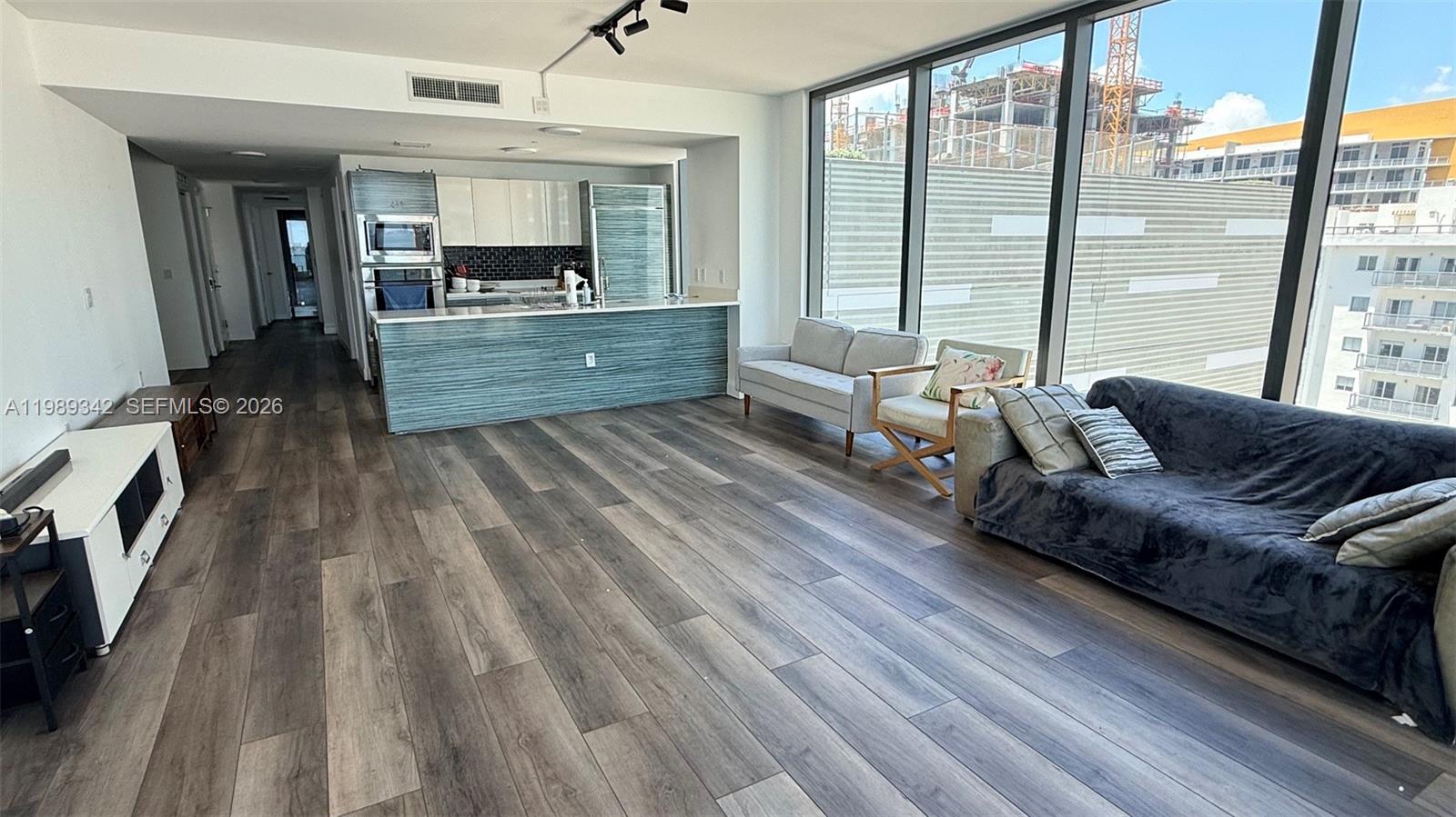 ICON BAY CONDO - Residential