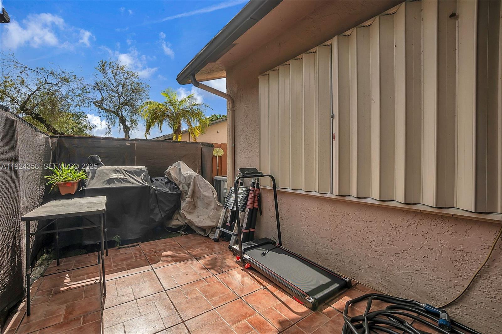 SUNRISE NOB HILL EAST - Residential