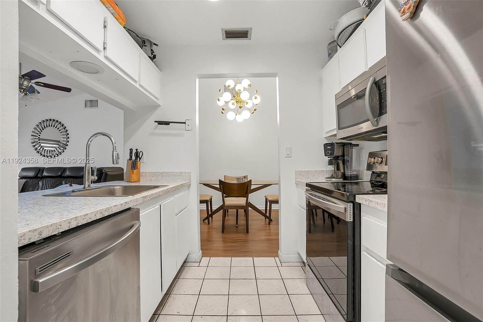 SUNRISE NOB HILL EAST - Residential