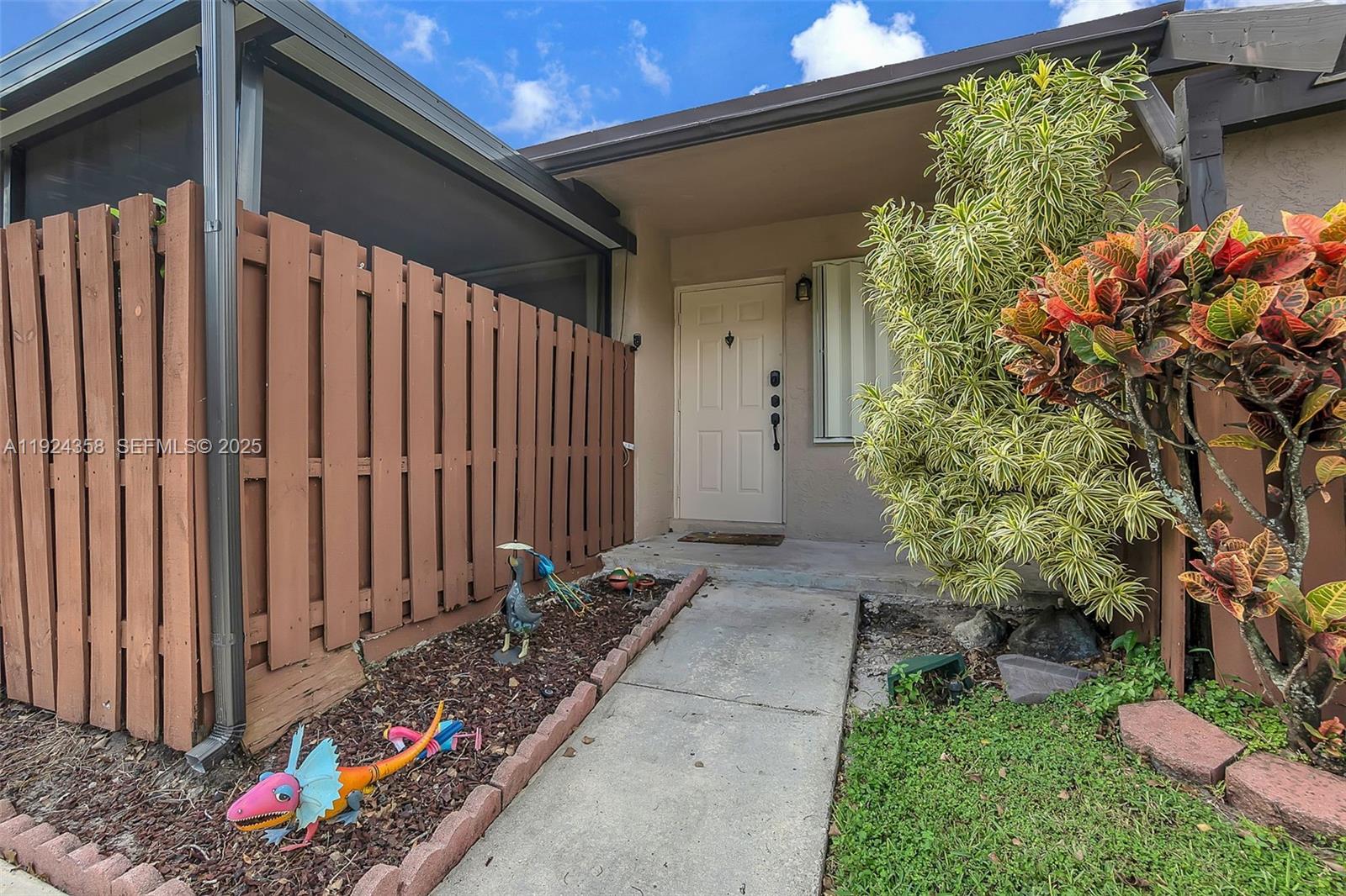 SUNRISE NOB HILL EAST - Residential