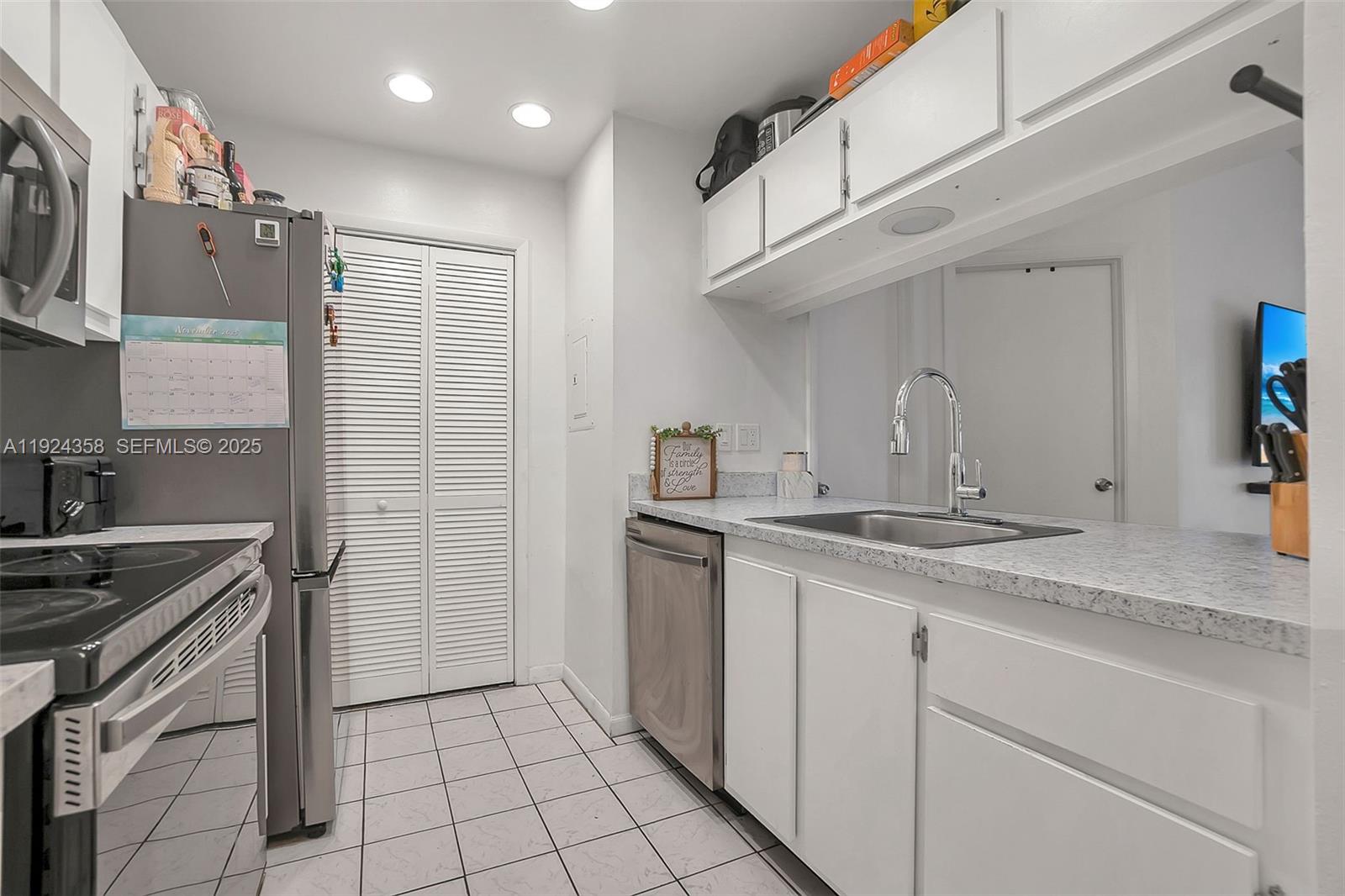 SUNRISE NOB HILL EAST - Residential