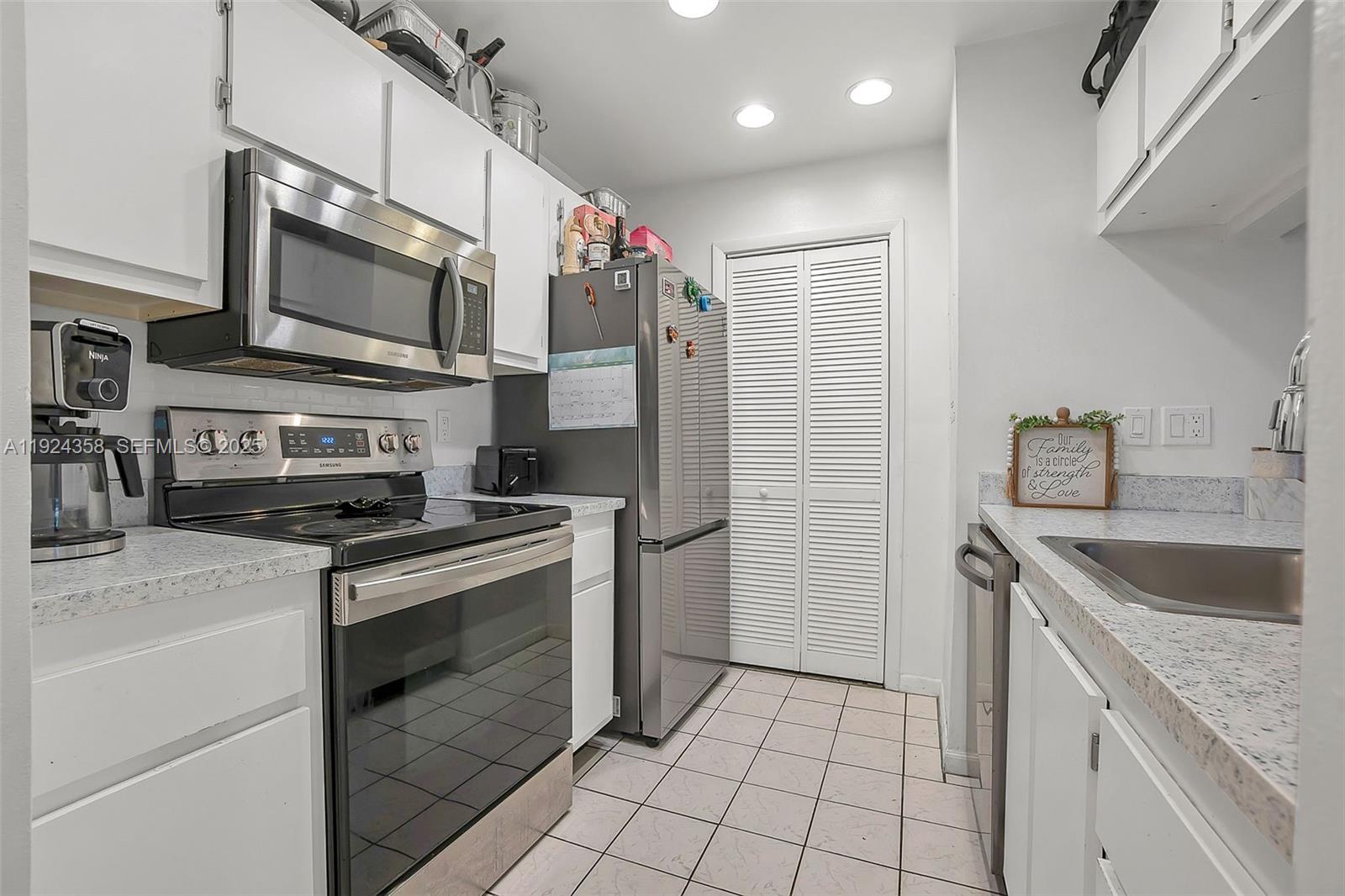 SUNRISE NOB HILL EAST - Residential