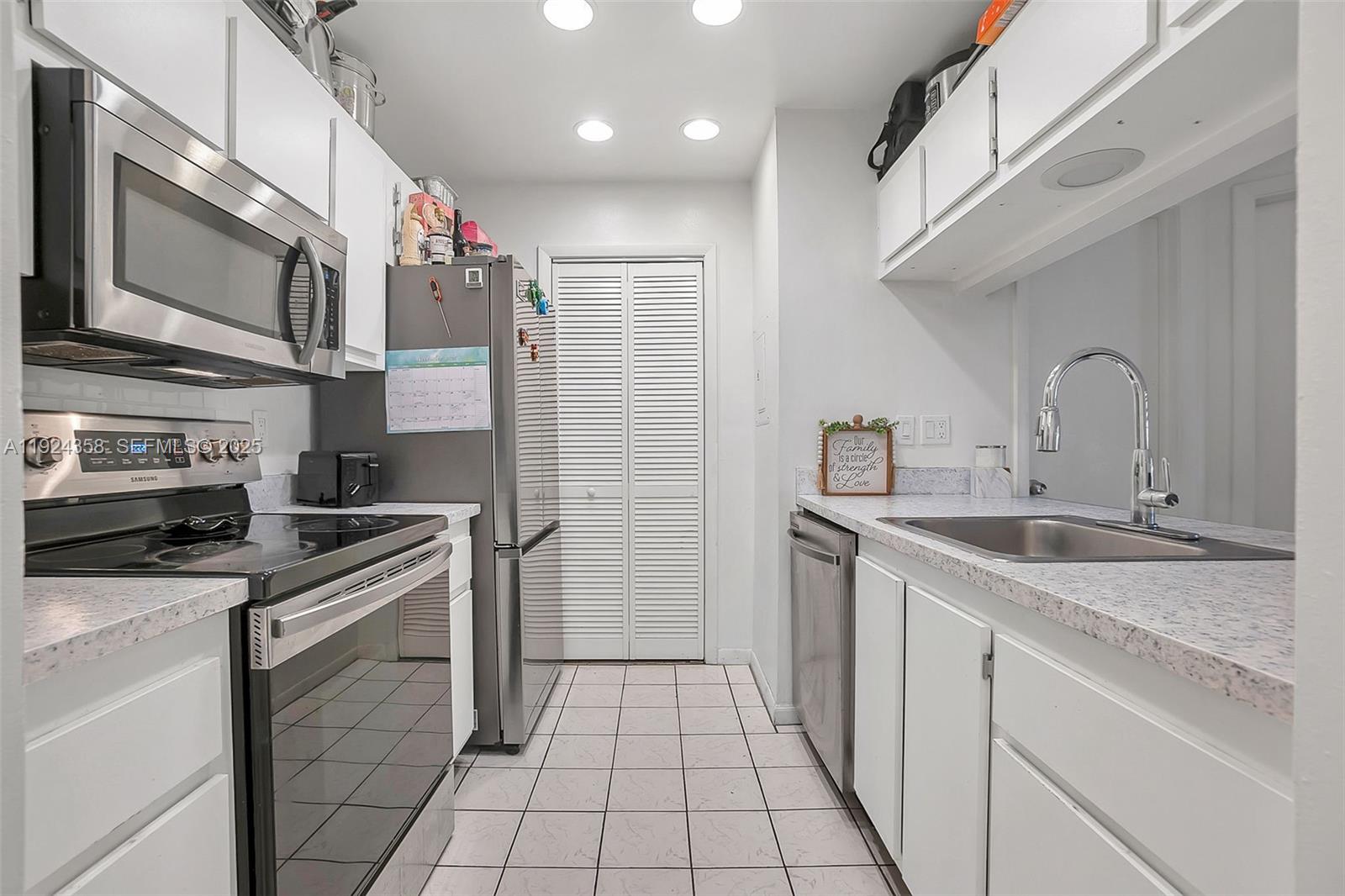 SUNRISE NOB HILL EAST - Residential