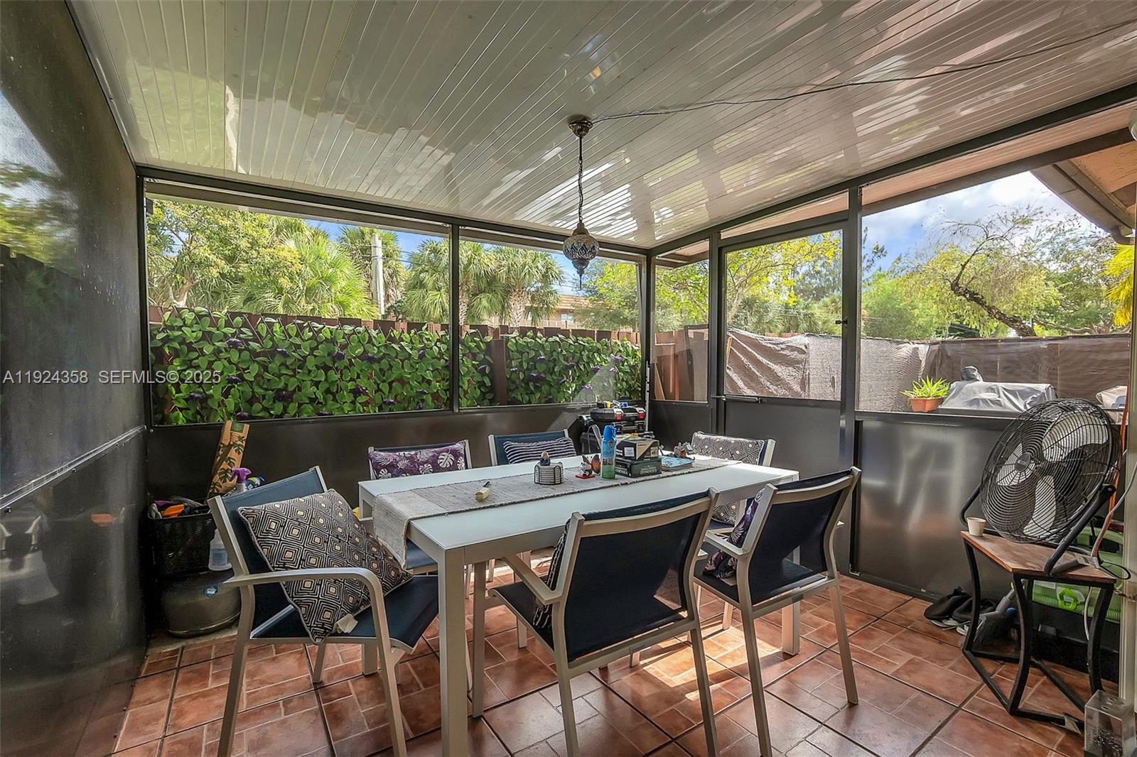 SUNRISE NOB HILL EAST - Residential