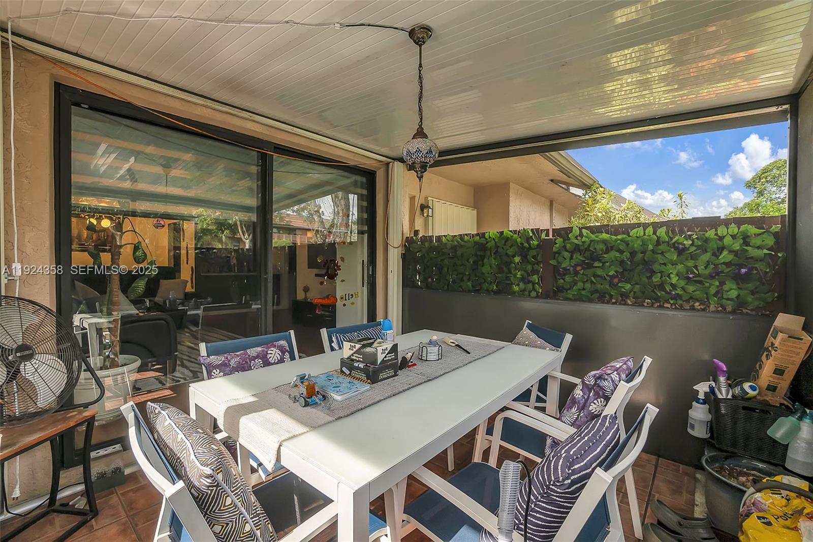 SUNRISE NOB HILL EAST - Residential