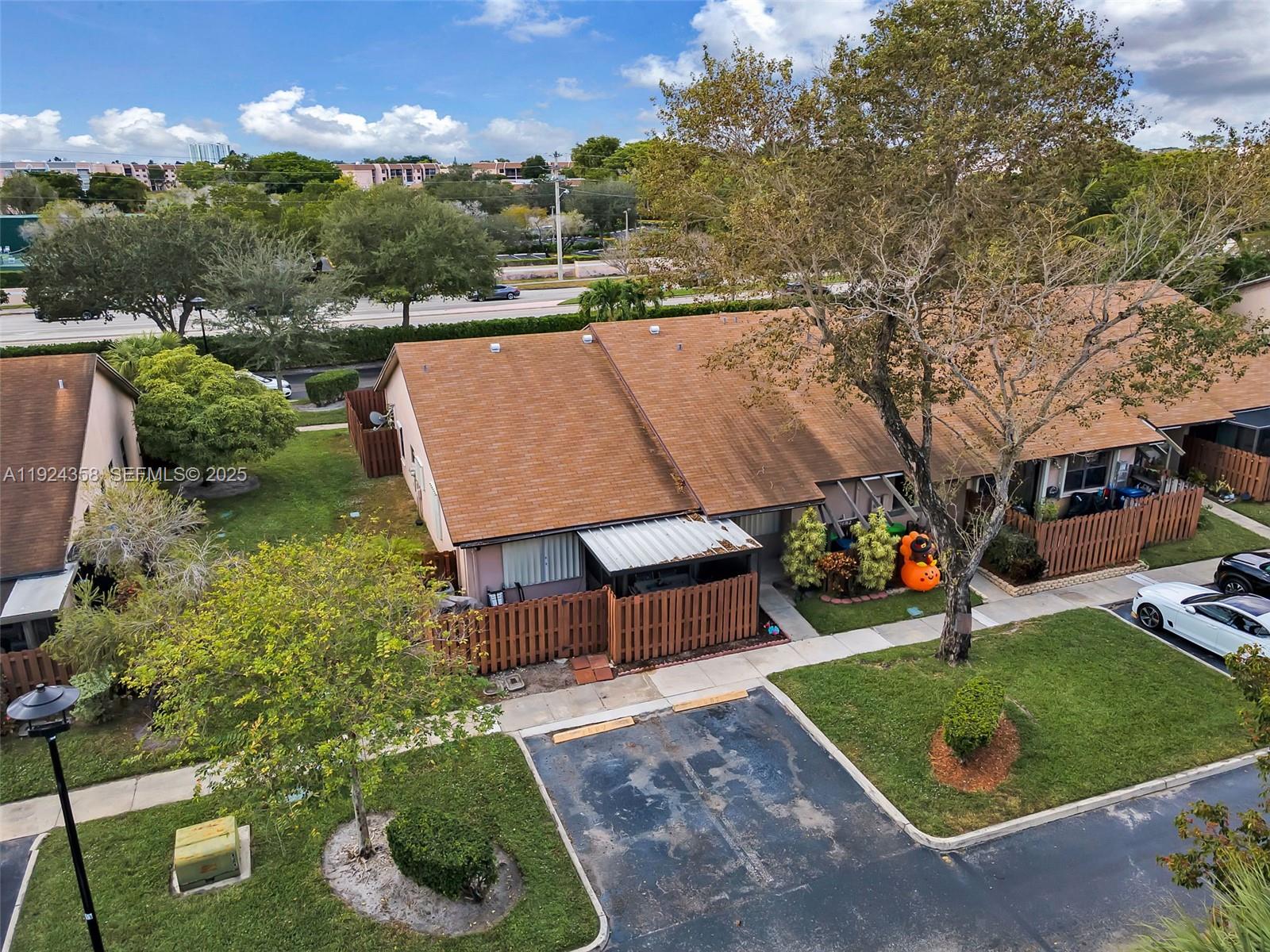 SUNRISE NOB HILL EAST - Residential