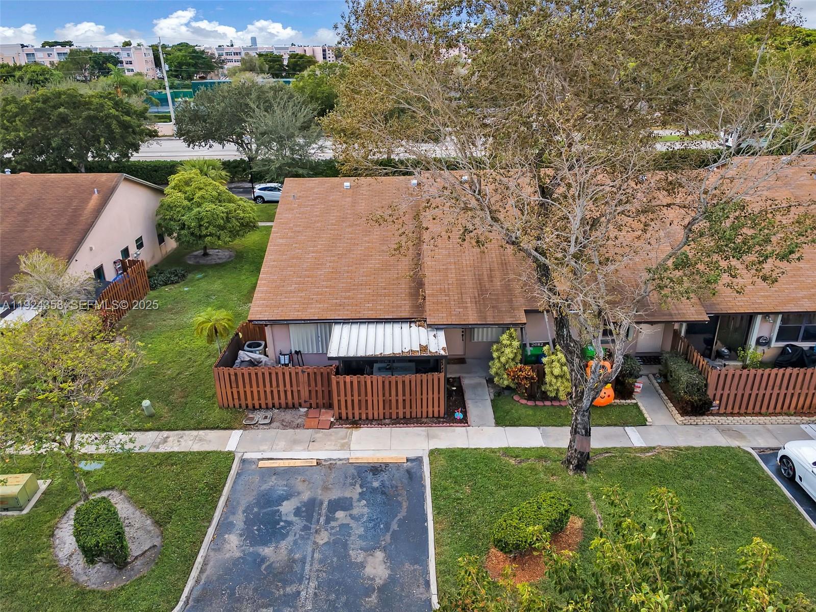 SUNRISE NOB HILL EAST - Residential