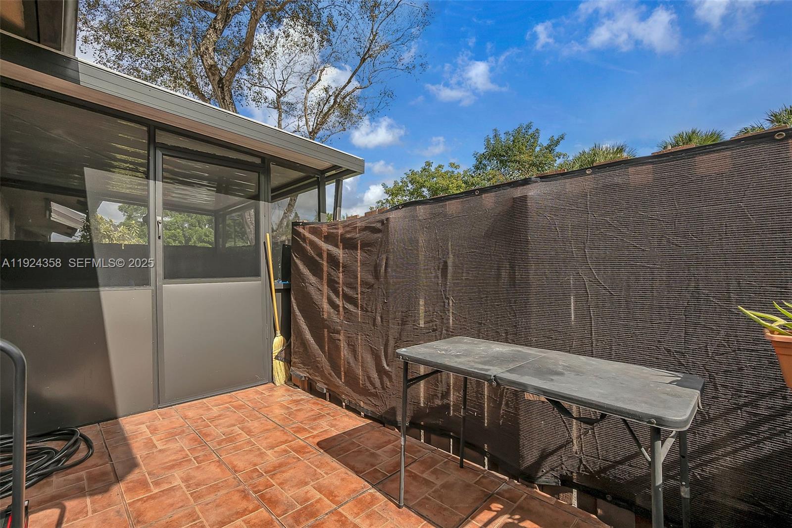 SUNRISE NOB HILL EAST - Residential