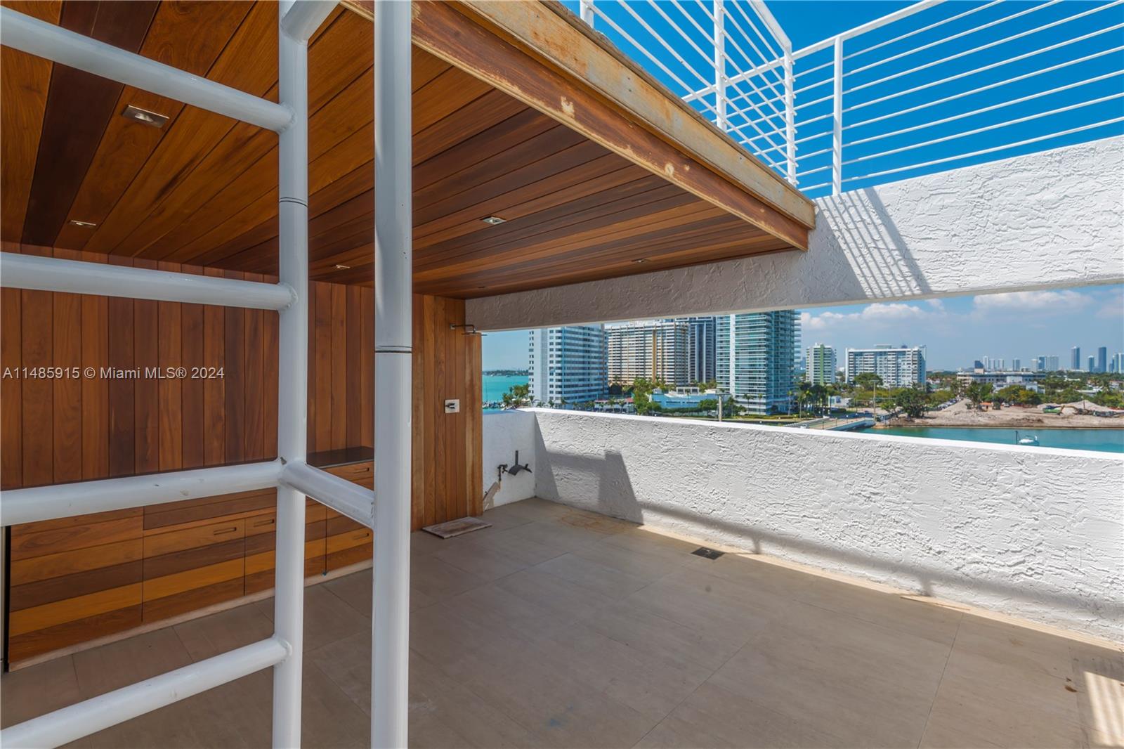THE LOFTS AT SOUTH BEACH - Residential