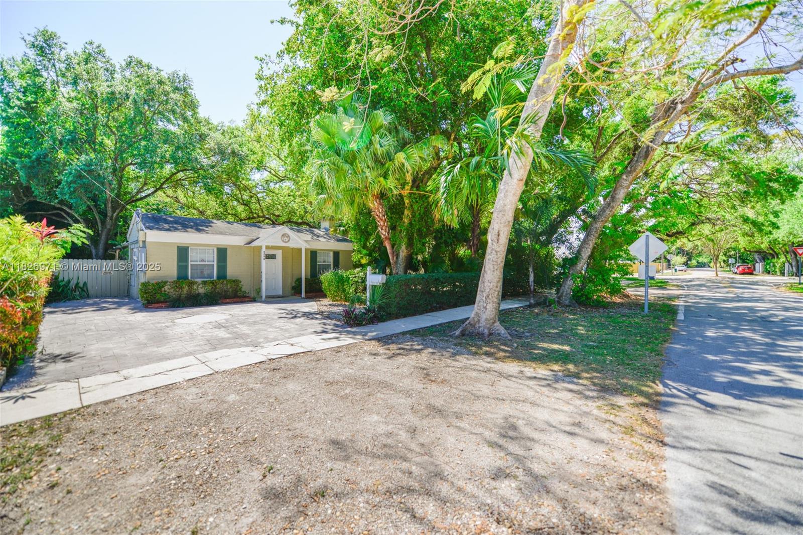 ROYAL PALM VILLAS - Residential Lease