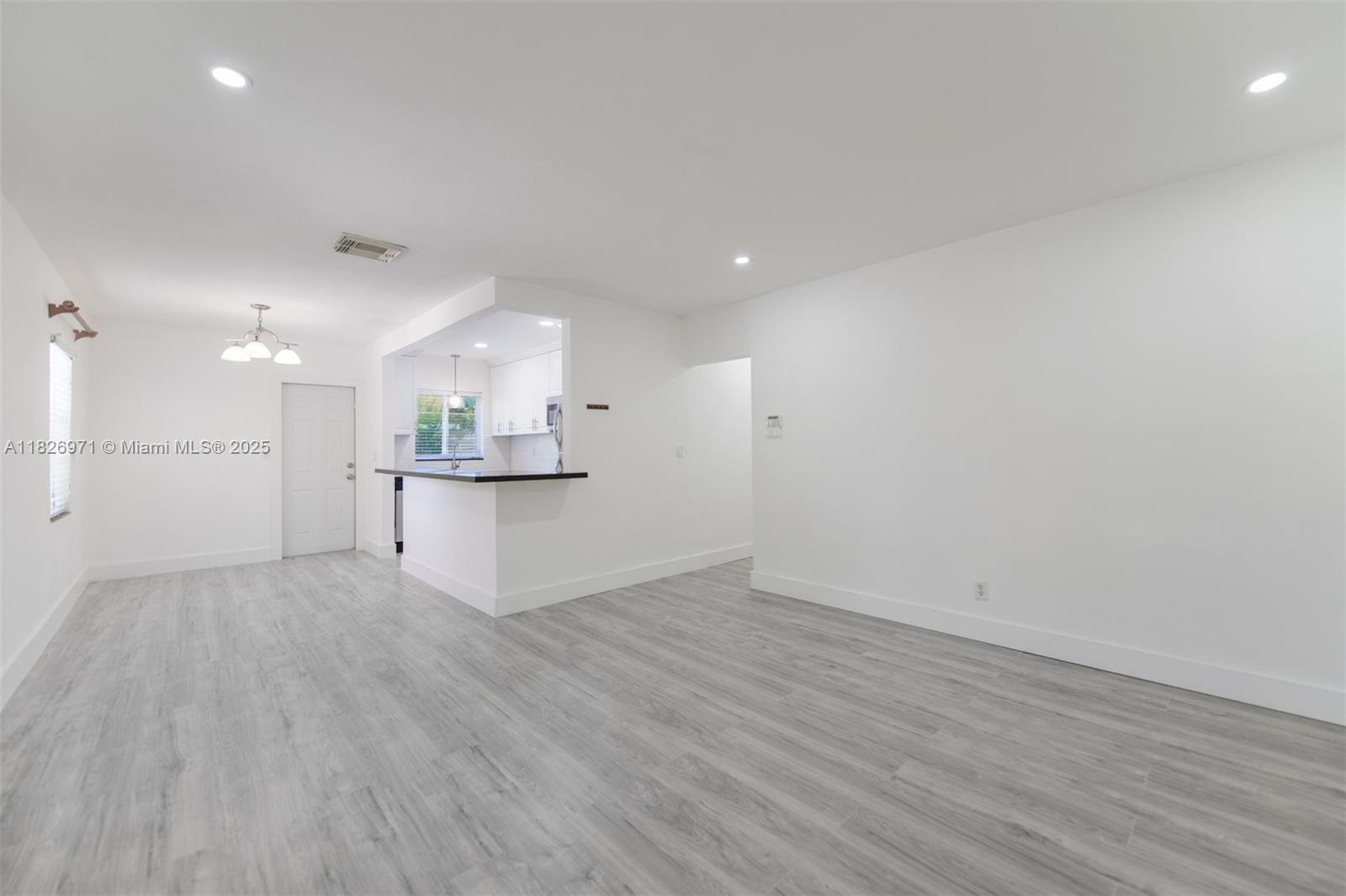 ROYAL PALM VILLAS - Residential Lease