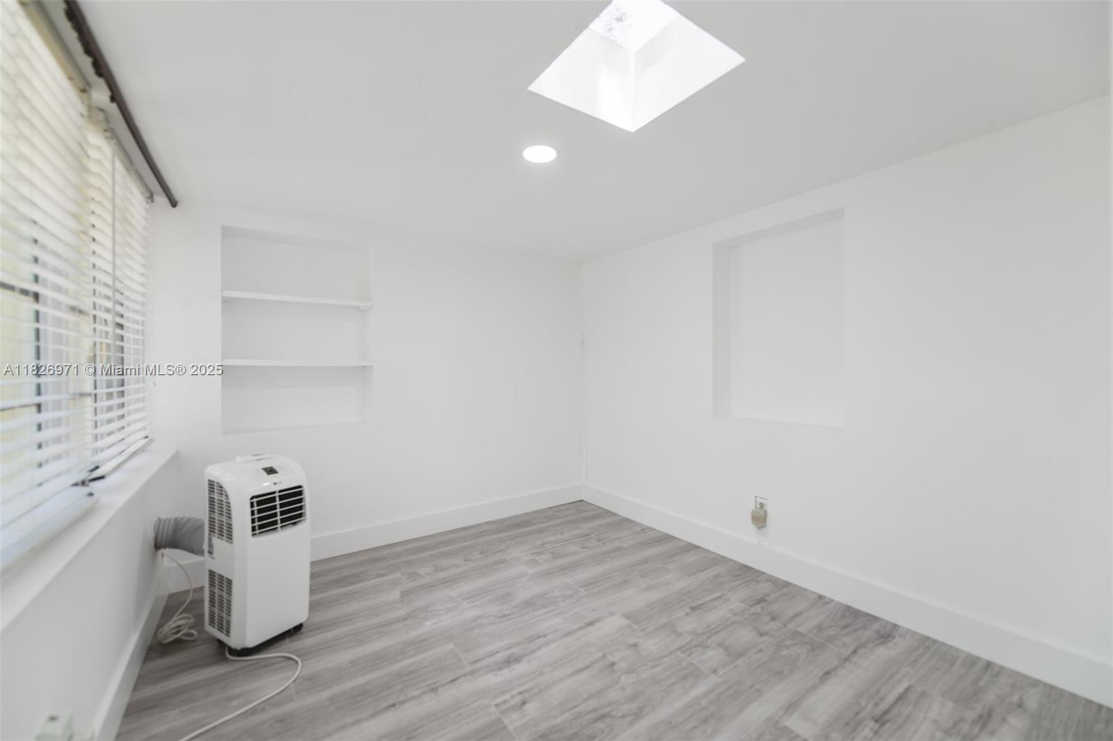 ROYAL PALM VILLAS - Residential Lease