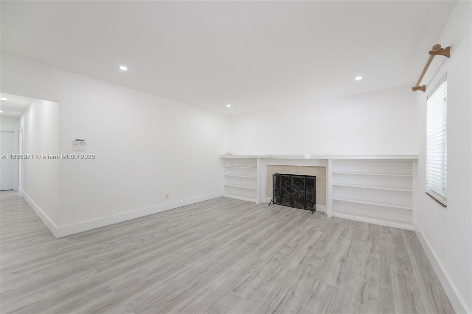 ROYAL PALM VILLAS - Residential Lease