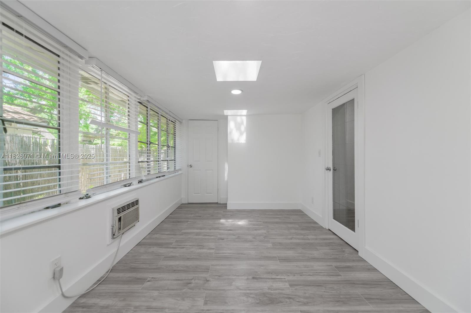 ROYAL PALM VILLAS - Residential Lease