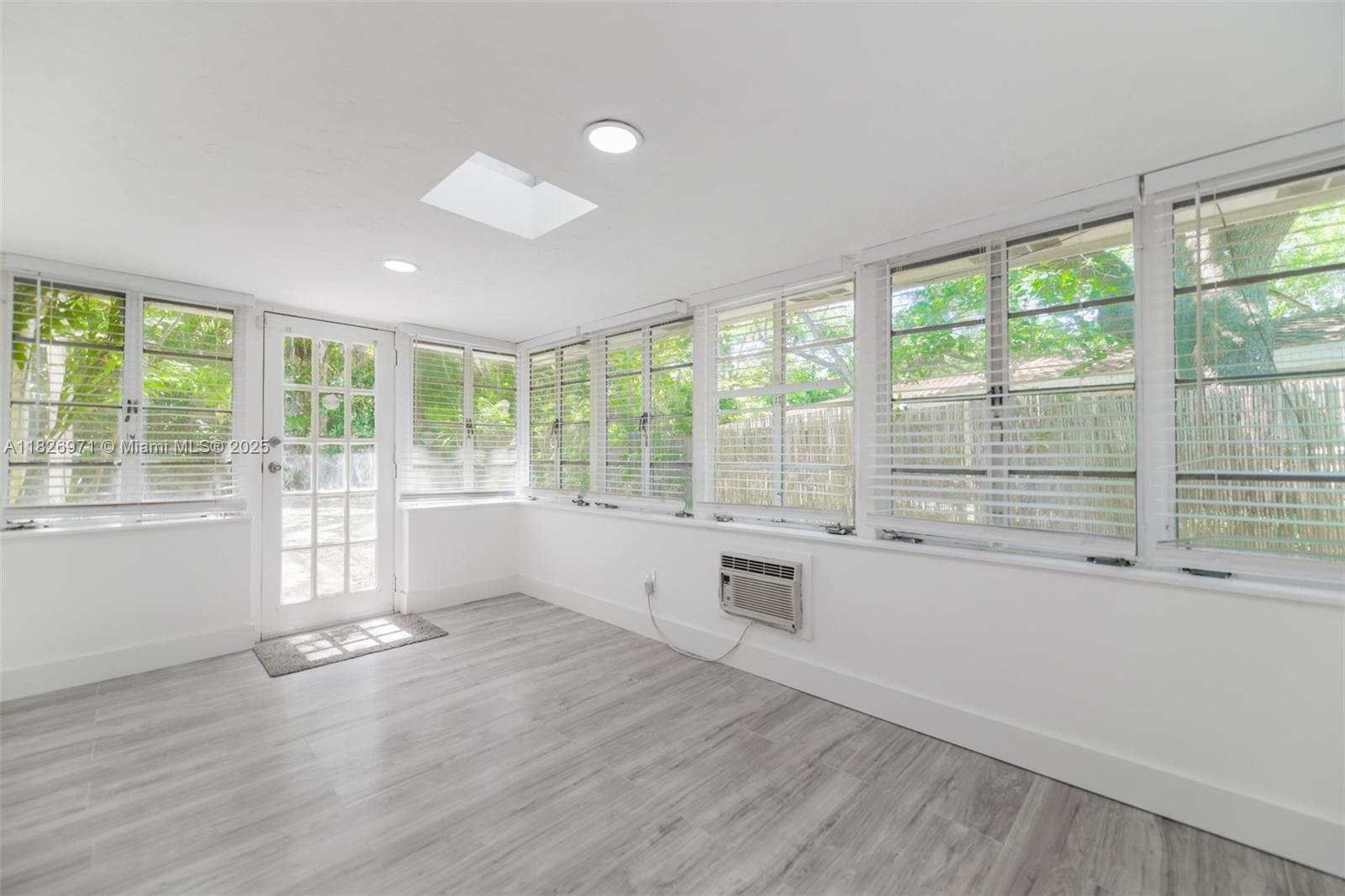 ROYAL PALM VILLAS - Residential Lease
