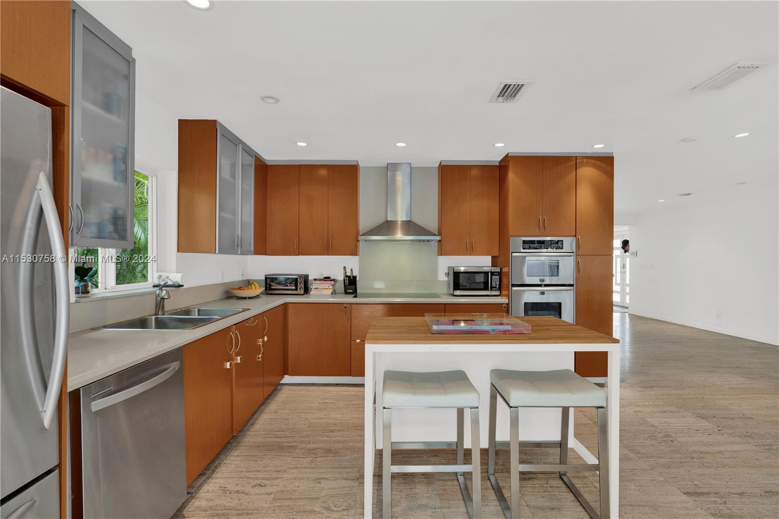 TROPICAL ISLE HOMES SUB 4 - Residential