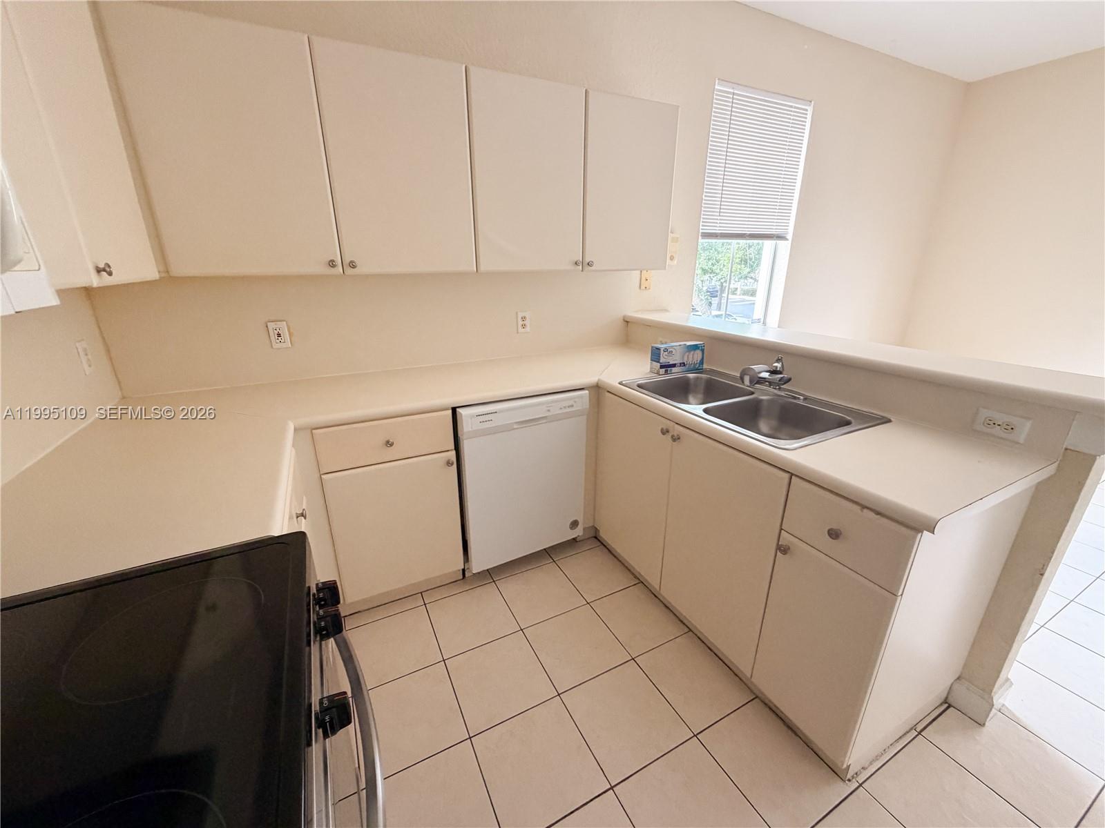 SHOMA COURTYARDS II AT RO - Residential