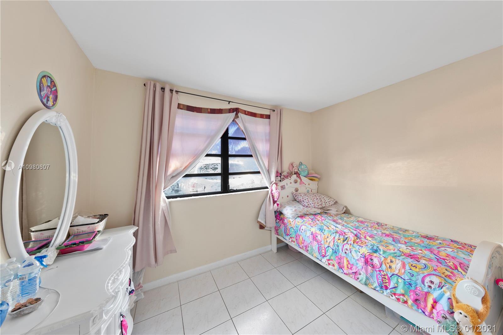 AVOCADO VILLAS - Residential