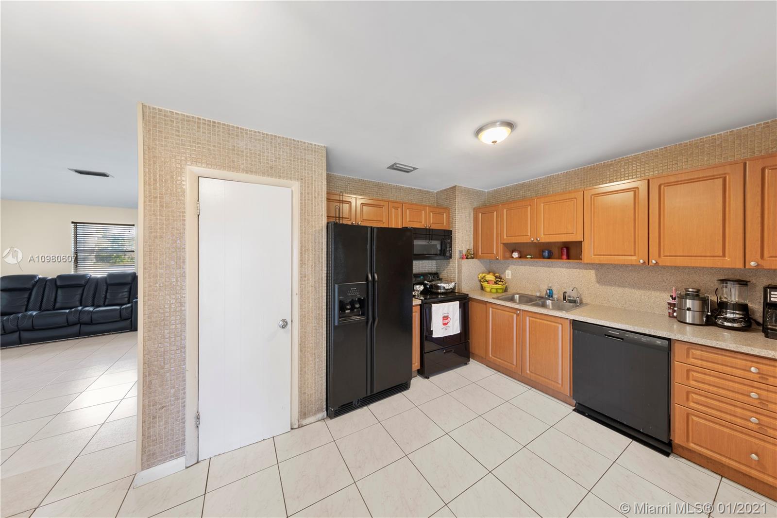 AVOCADO VILLAS - Residential