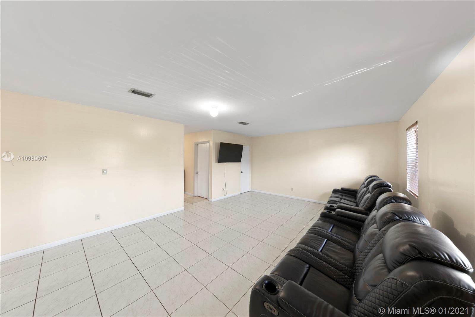 AVOCADO VILLAS - Residential