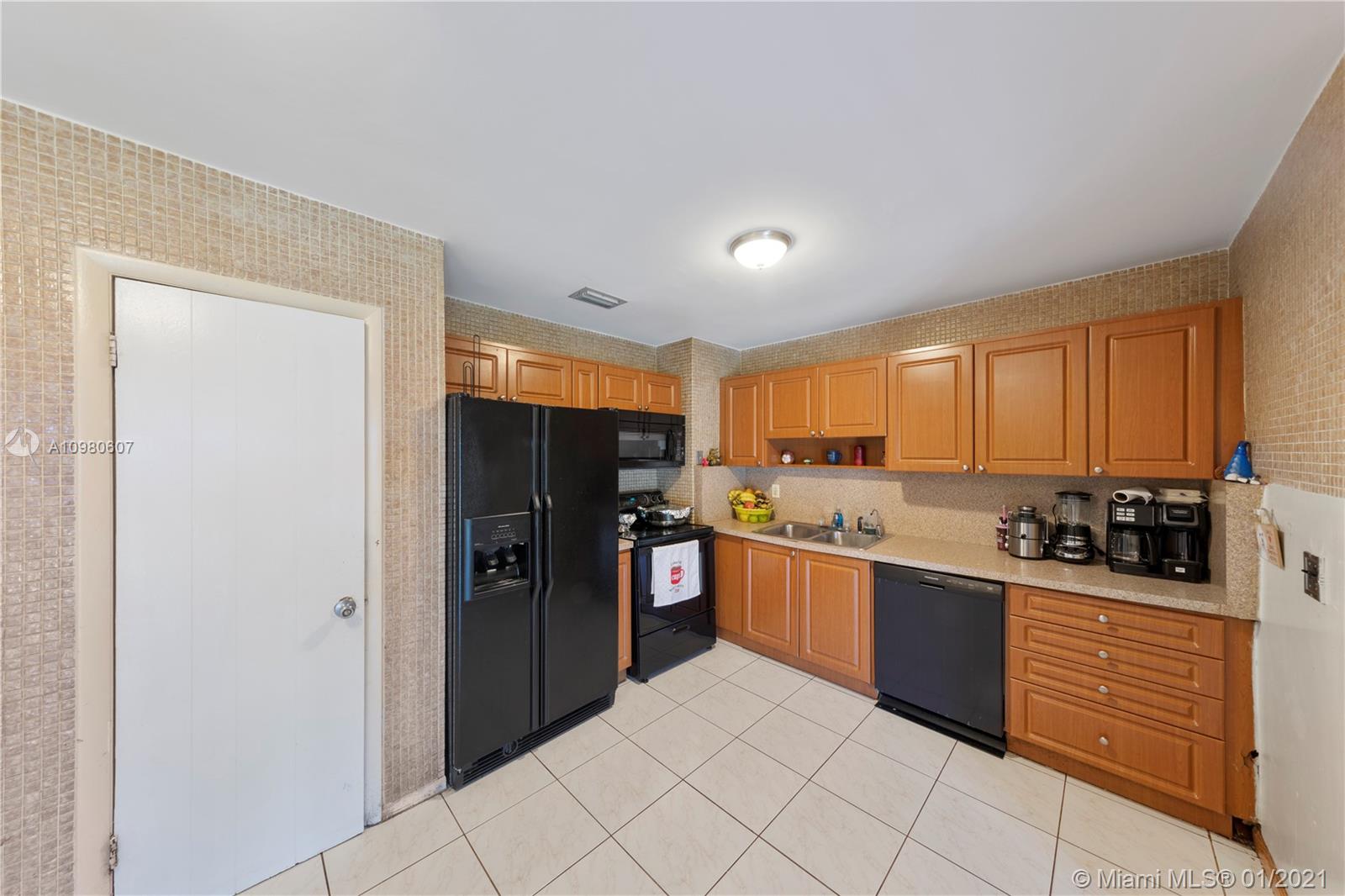 AVOCADO VILLAS - Residential