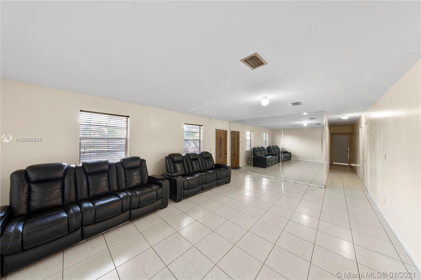 AVOCADO VILLAS - Residential