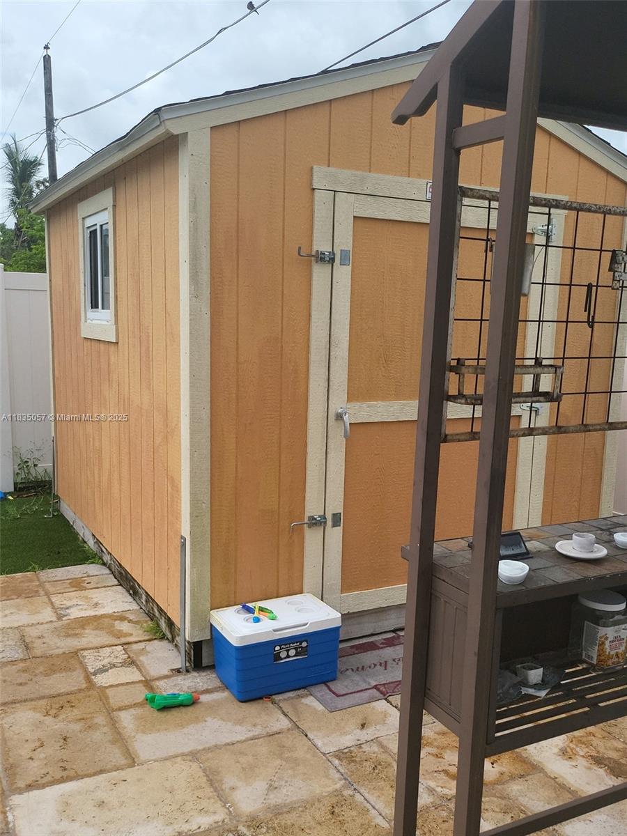 KNOLLS SEC 5 - Residential Lease