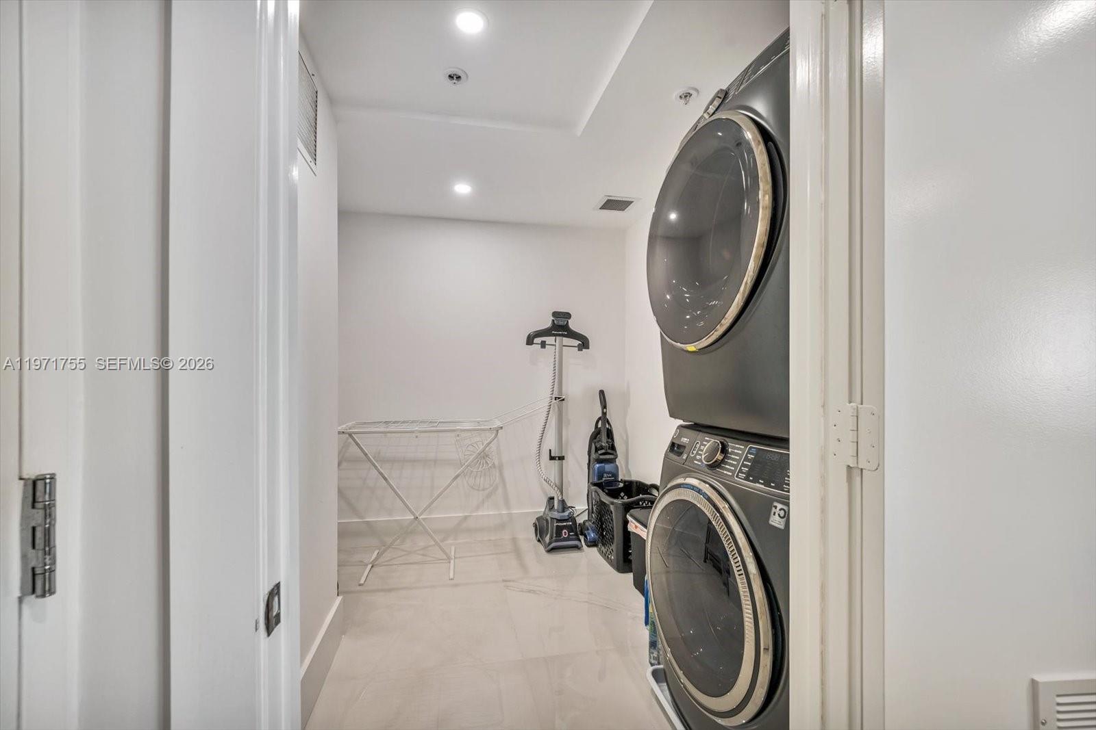 THE TOWER RESIDENCES COND - Residential