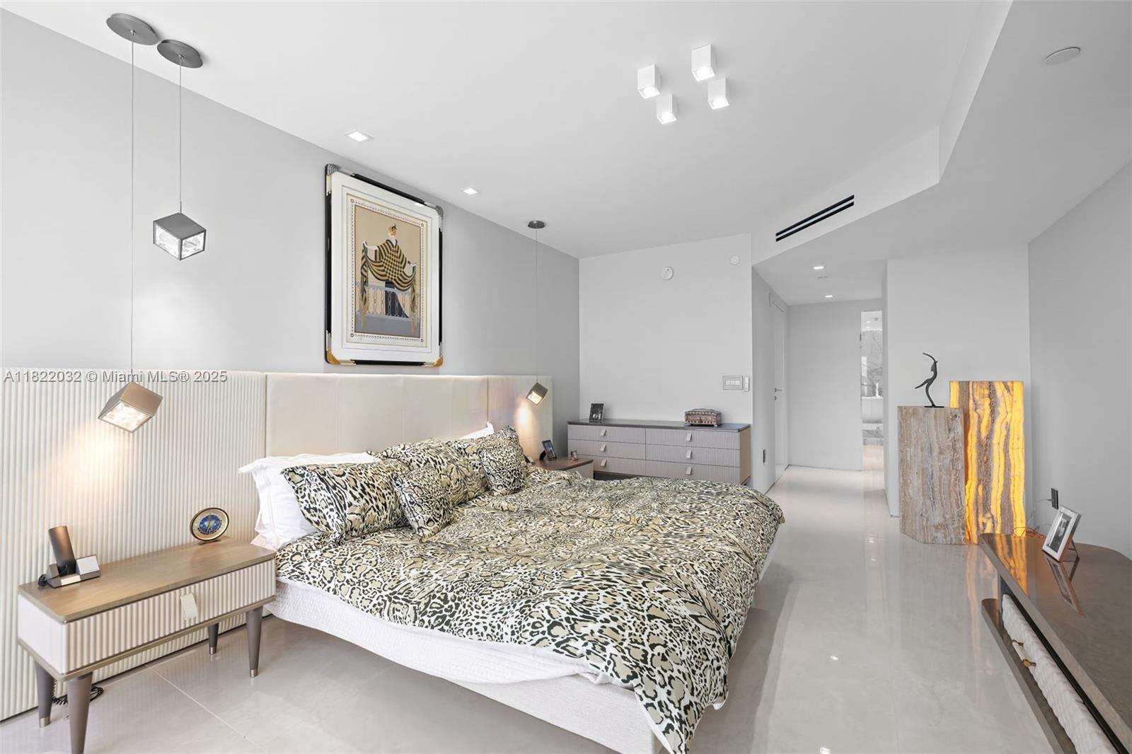 TRUMP ROYALE CONDO - Residential