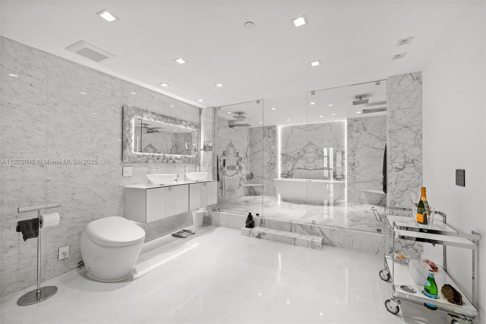 TRUMP ROYALE CONDO - Residential
