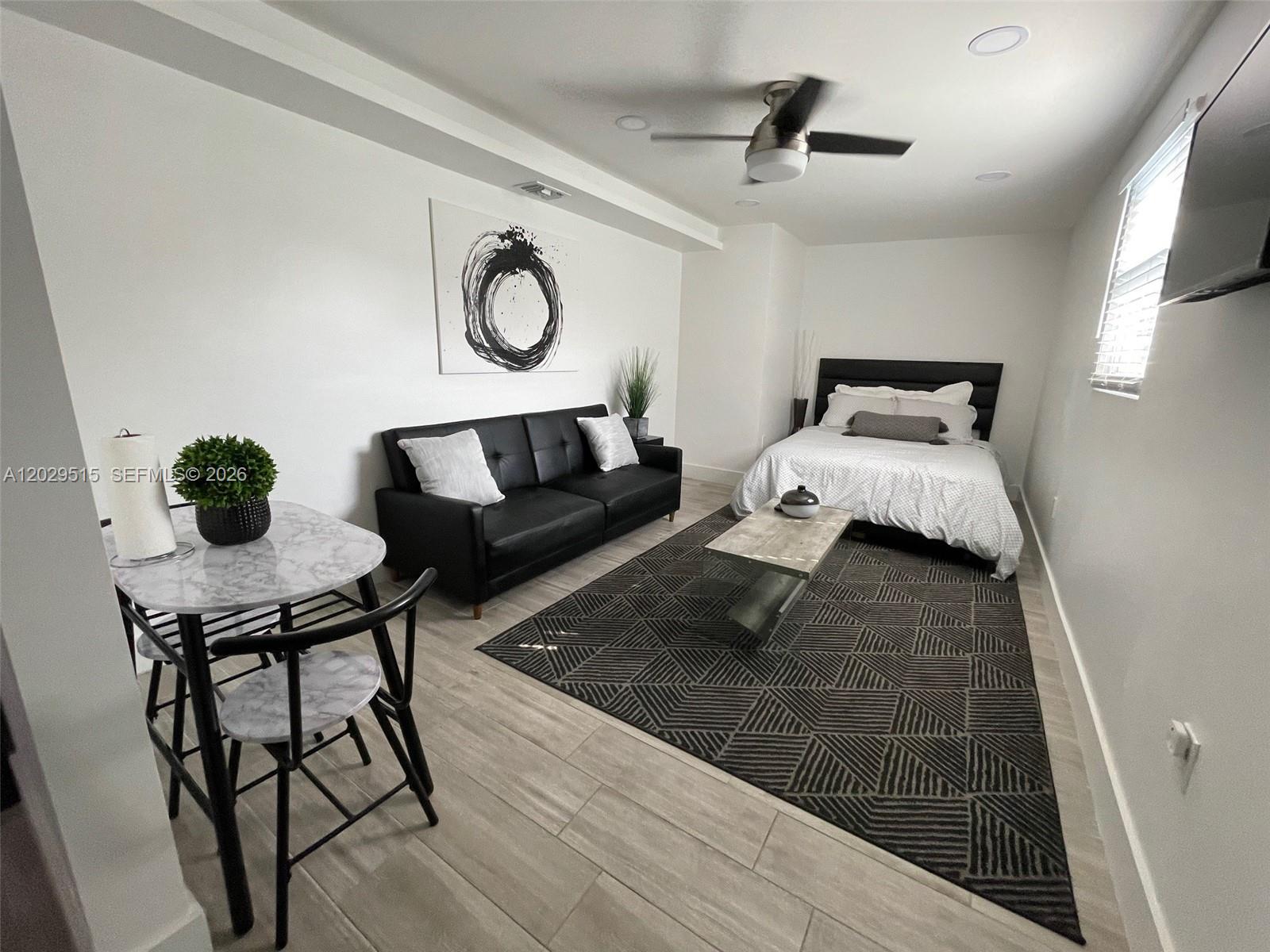 Photo 1 of 19 — 170 NE 60th St EFFICENCY, Oakland Park, FL 33334