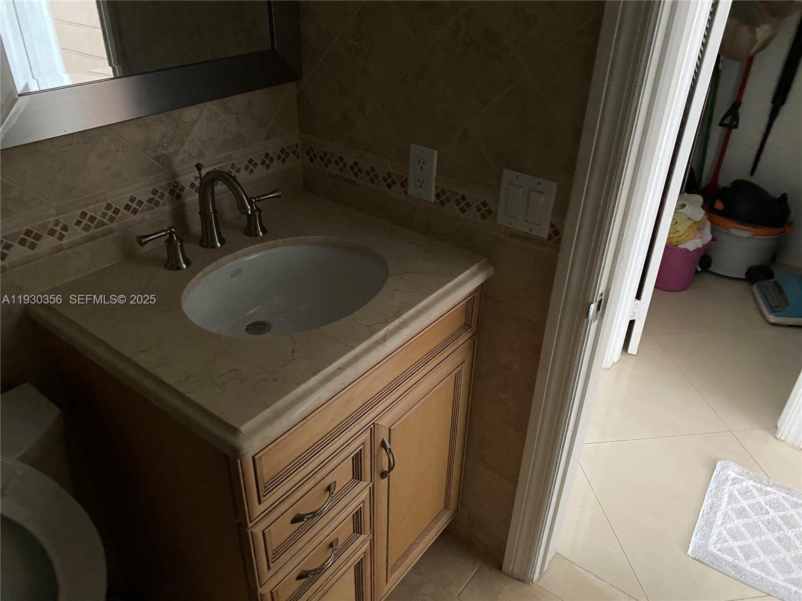 ENVOY NORTH CONDO - Residential Lease