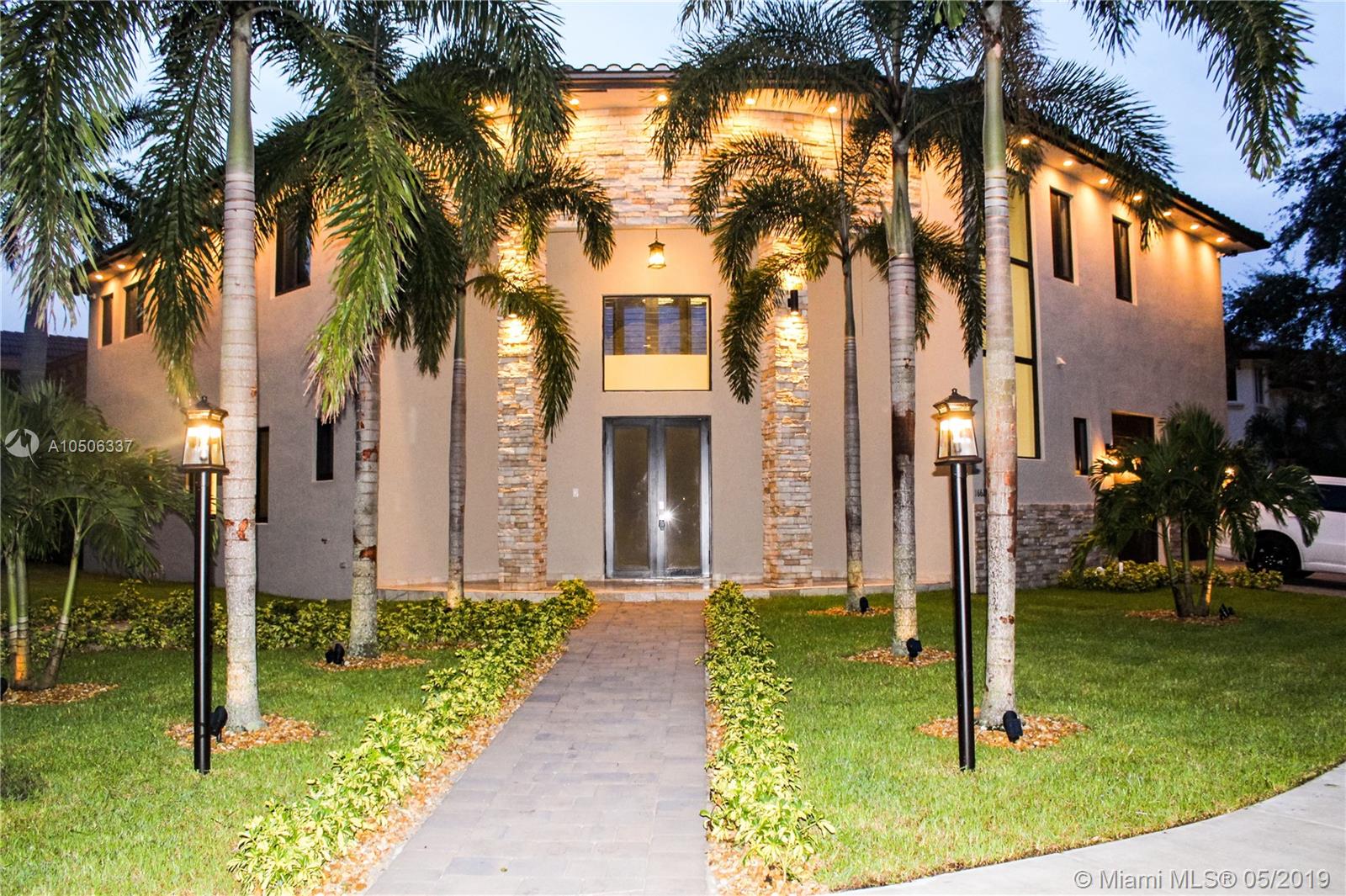 EIGHTH ADDN TO ROYAL OAKS - Residential