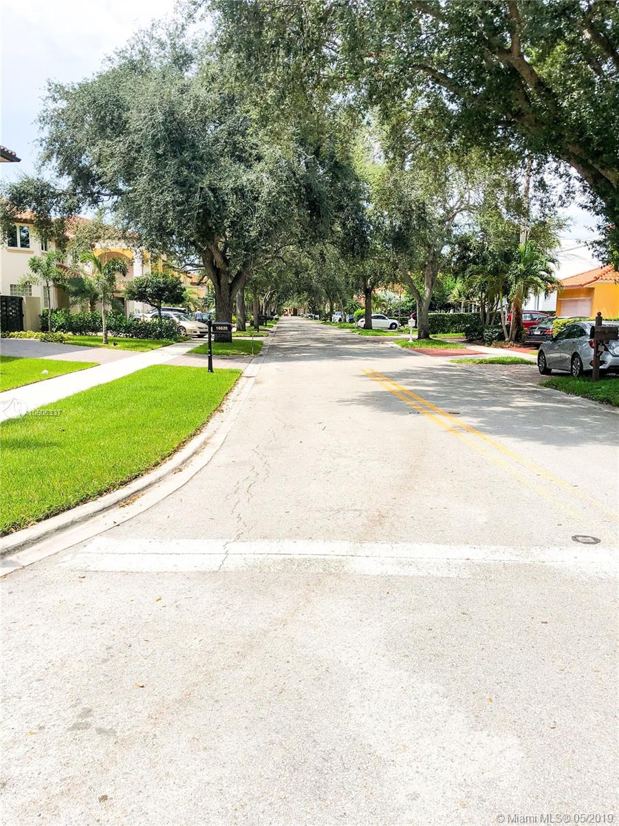 EIGHTH ADDN TO ROYAL OAKS - Residential