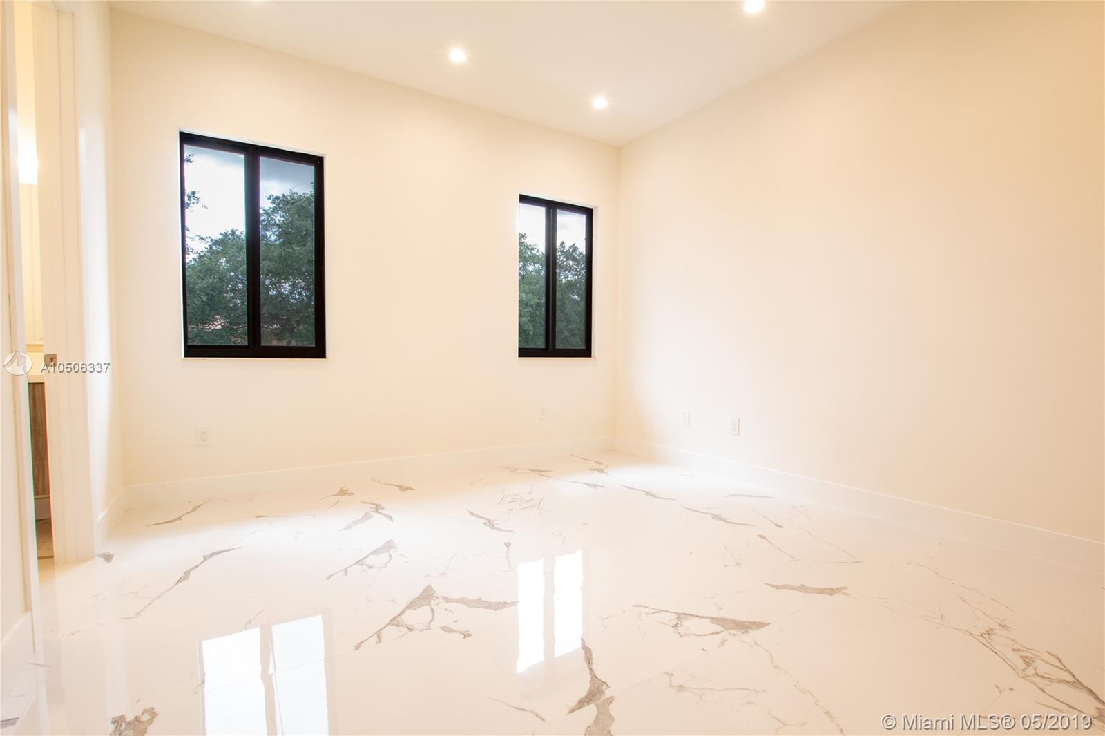 EIGHTH ADDN TO ROYAL OAKS - Residential