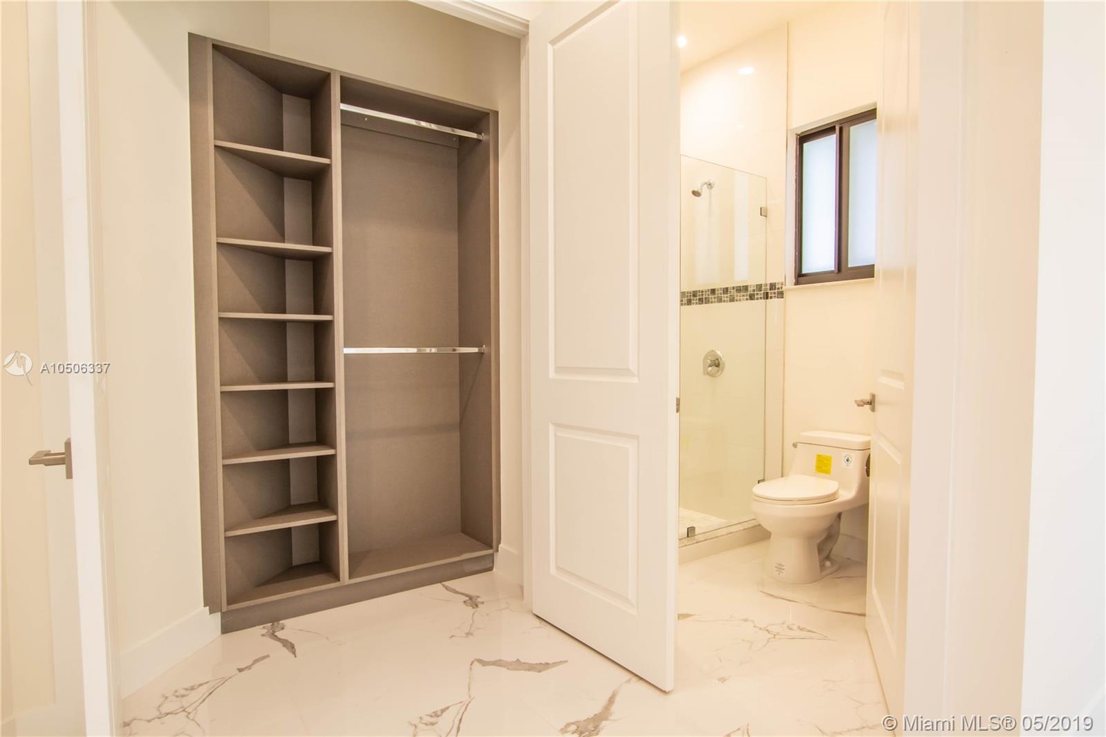 EIGHTH ADDN TO ROYAL OAKS - Residential