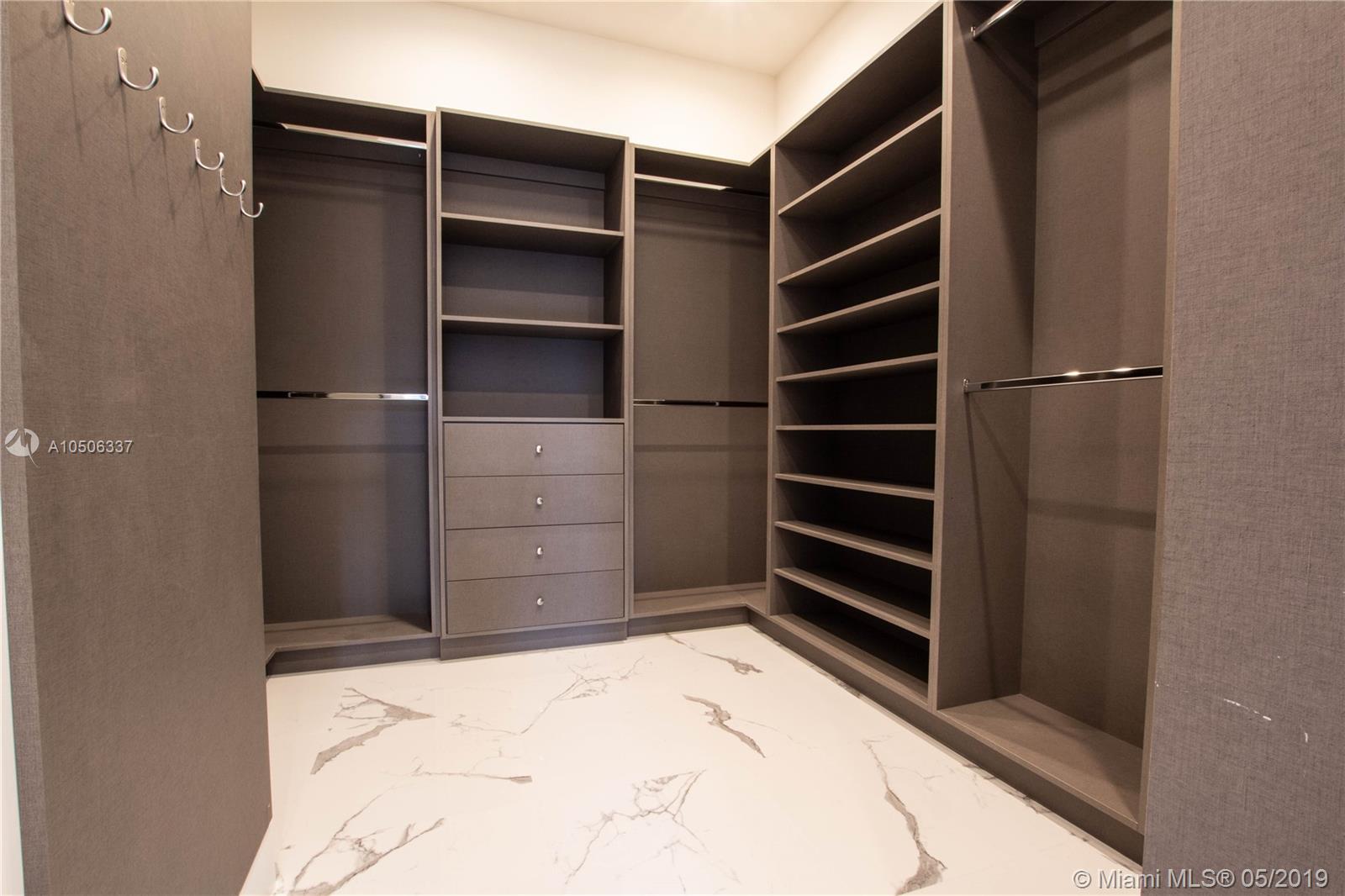 EIGHTH ADDN TO ROYAL OAKS - Residential