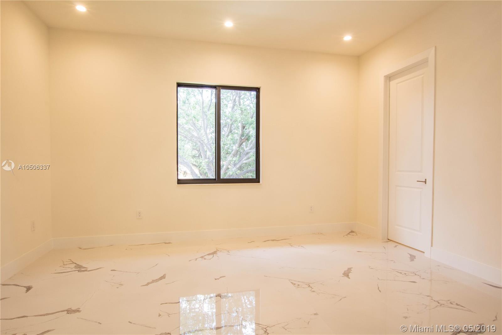 EIGHTH ADDN TO ROYAL OAKS - Residential