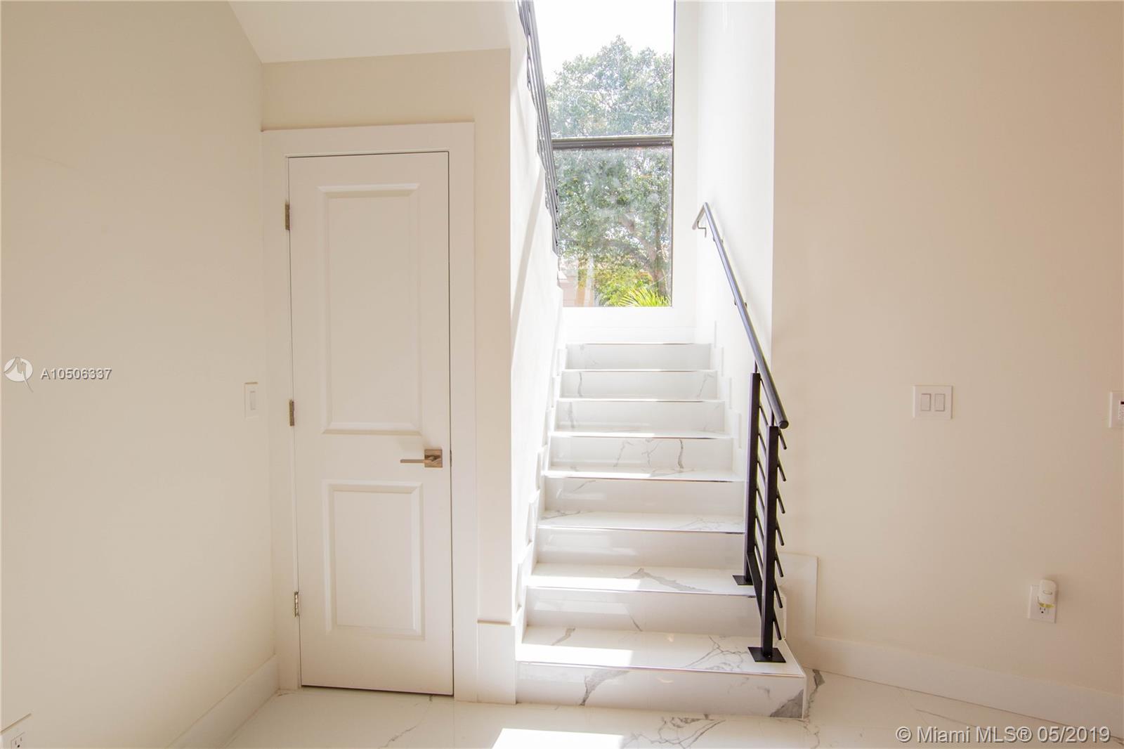 EIGHTH ADDN TO ROYAL OAKS - Residential