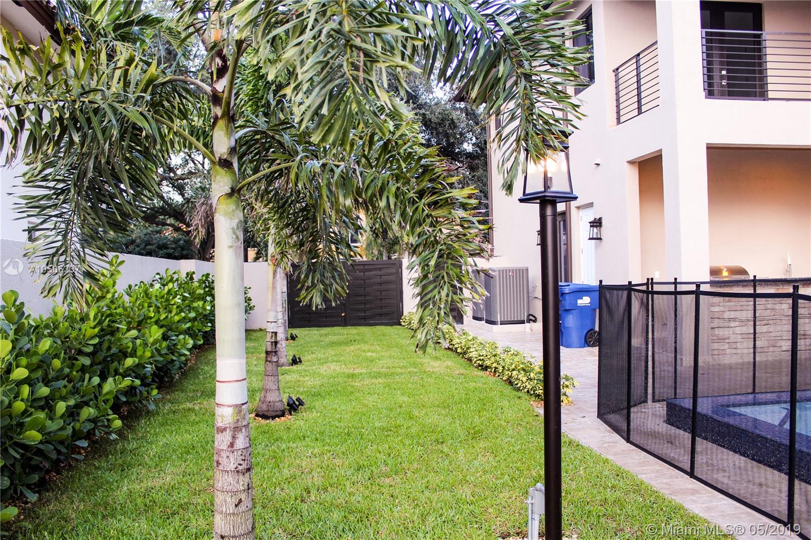 EIGHTH ADDN TO ROYAL OAKS - Residential