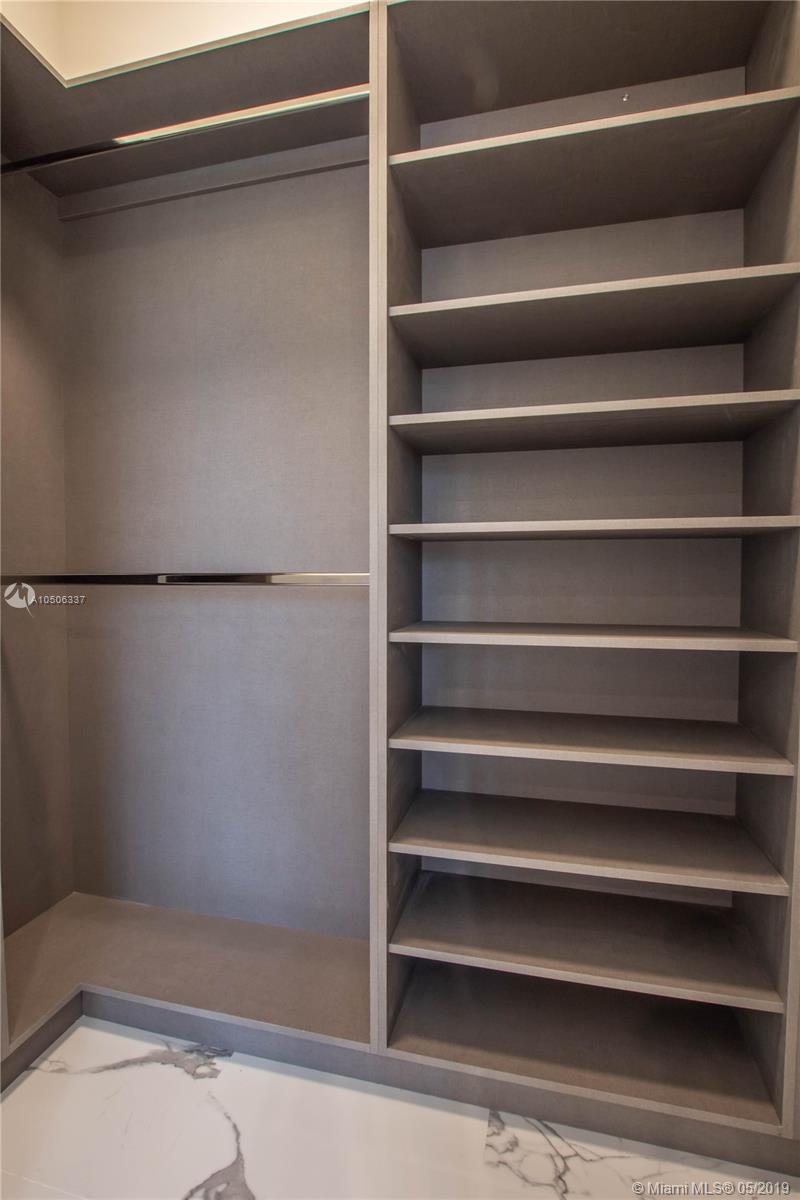 EIGHTH ADDN TO ROYAL OAKS - Residential