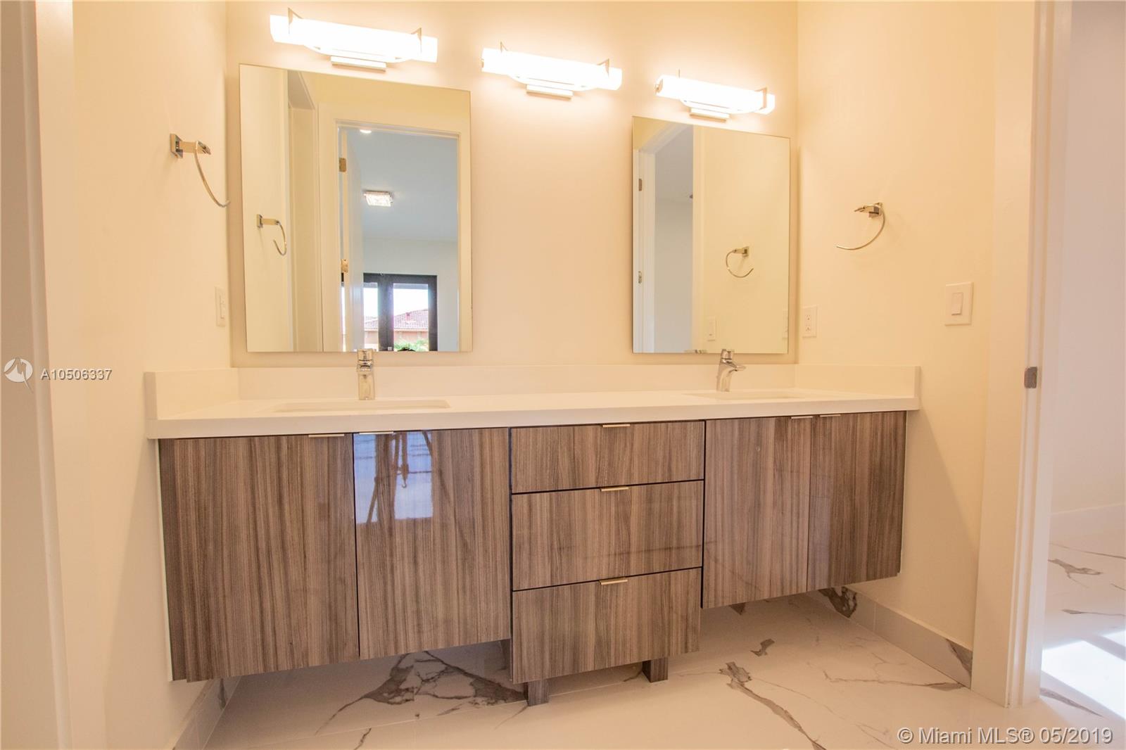 EIGHTH ADDN TO ROYAL OAKS - Residential